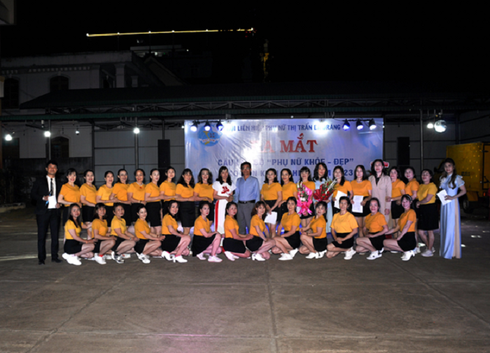 thi tran ra mat clb khoe dep 1
